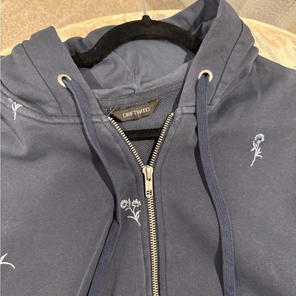 Driftwood navy blue embroidered floral zip up hoodie size M - Picture 3 of 4
